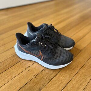 Nike Women's Revolution 8 - Dark Grey/Metallic Size 6